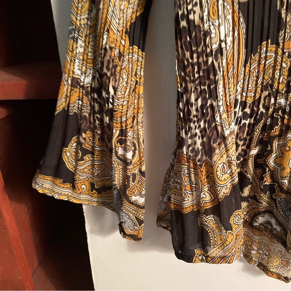 Petite Sunny Leigh ladies top PM with Bell shaped sleeves. Elegant, Romantic - Picture 7 of 7